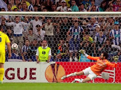 Falcao dáva prvý gól z penalty