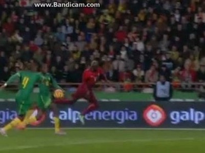 Portugalčan Edinho v súboji proti Kamerunu predviedol ekvilibristický kúsok, ktorý nadchol celý štadión v Leirii