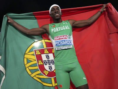 Portugalský skokan do diaľky Pedro Pichardo oslavuje zisk titulu majstra Európy