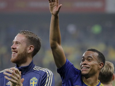 Hráči Švédska sa tešia z postupu na ME
