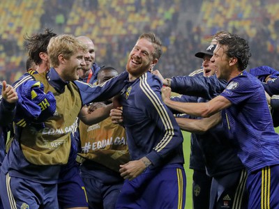 Hráči Švédska sa tešia z postupu na ME