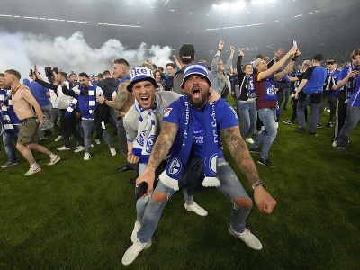 Pri búrlivých oslavách postupu Schalke sa zranilo viacero fanúšikov