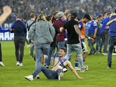 Pri búrlivých oslavách postupu Schalke sa zranilo viacero fanúšikov
