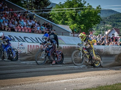 Raketový štart na plochej dráhe 0 na 100 km/hod za 2 sekundy