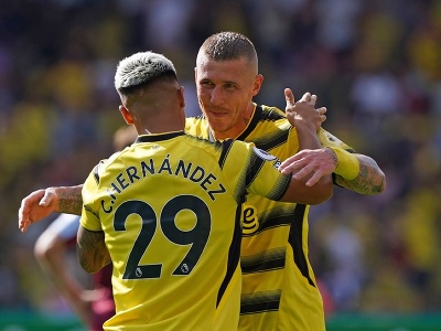 Juraj Kucka a Cucho Hernandez oslavujú gól Watfordu
