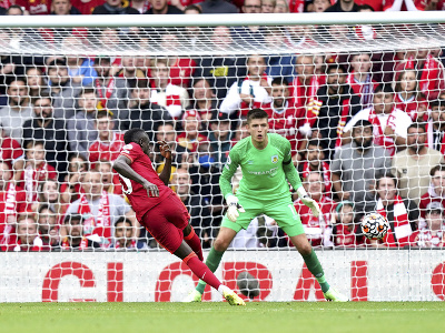 Sadio Mané dáva gól Liverpoolu
