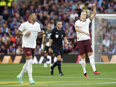 Vpravo hráč Manchestru City Erling Haaland oslavuje svoj úvodný gól v 4. minúte zápasu