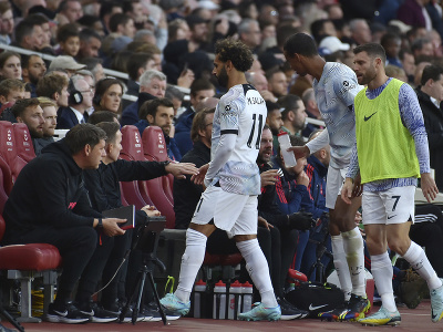 Mohamed Salah opúšťa hraciu plochu
