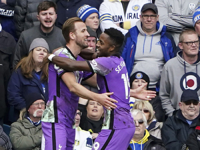 Harry Kane a Ryan Sessegnon oslavujú gól Tottenhamu