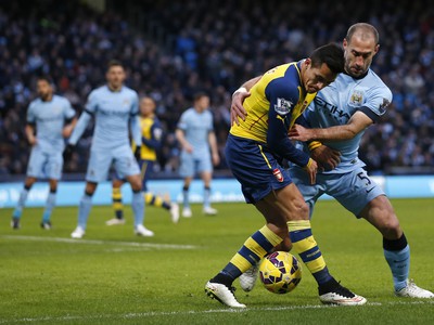 Pablo Zabaleta (vpravo) a Alexis Sanchez