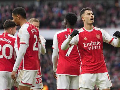 Futbalisti Arsenalu oslavujú gól