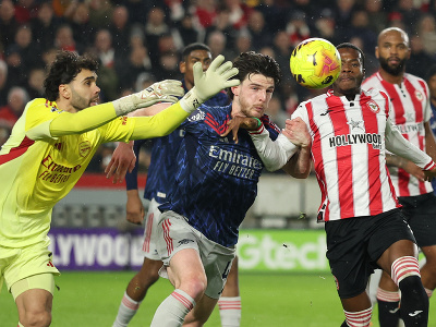 Zľava brankár Arsenalu David