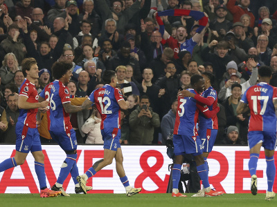 Hráči Crystal Palace sa radujú z gólu