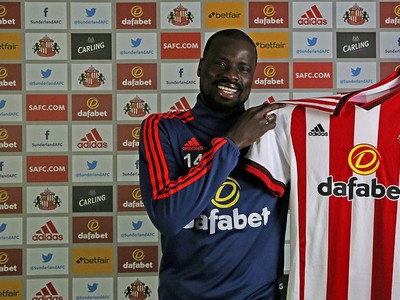 Emmanuel Eboué sa stal posilou Sunderlandu