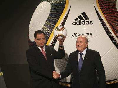 Sepp Blatter a Danny Jordaan