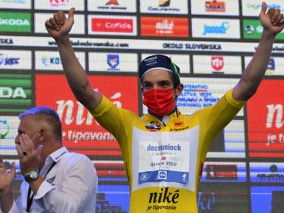 Kolumbijčan Alvaro Jose Hodeg v žltom drese po triumfe v úvodnej etape Okolo Slovenska