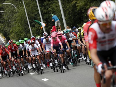 Momentka z prvej etapy Tour de France