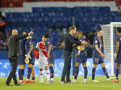 Thomas Tuchel a Kylian Mbappé oslavujú triumf PSG
