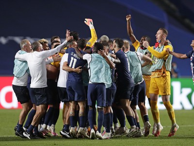Víťazné oslavy futbalistov PSG po postupe do premiérového finále Ligy majstrov