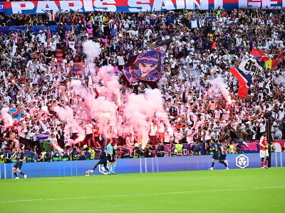 Na snímke hráč Paríža St. Germain Ousmane Dembélé (10) sa teší z vyrovnávajúceho gólu na 1:1