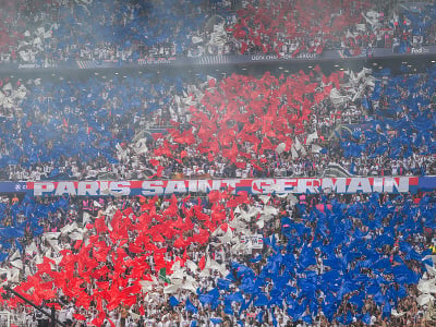 Na snímke fanúšikovia PSG