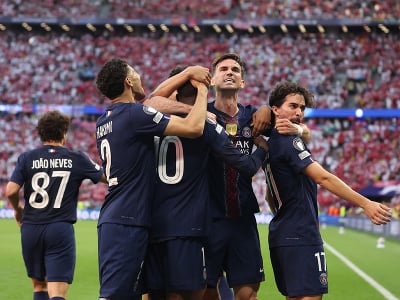 Hráči PSG oslavujú gól