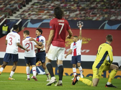 Hráči PSG oslavujú gól