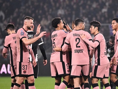 Milan Škriniar (vľavo) sa