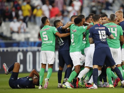 Kylian Mbappé po faule súpera nedohral finále Francúzskeho pohára