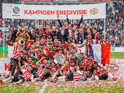 PSV Eindhoven oslavuje ďalší titul