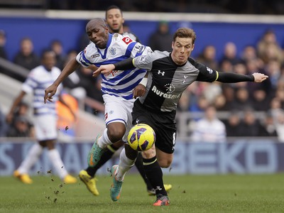 Stephane Mbia a Scott Parker
