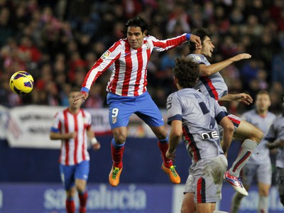 Radamel Falcao a Alejandro Arribas