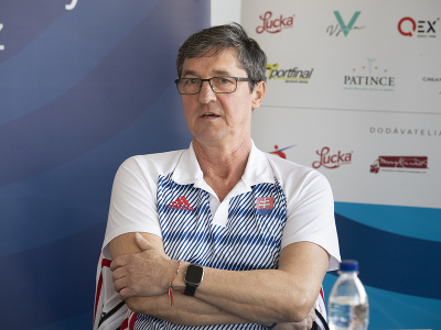 Na snímke šéftréner Slovenského atletického zväzu Radoslav Dubovský počas tlačovej konferencie pred halovými ME v Istanbule