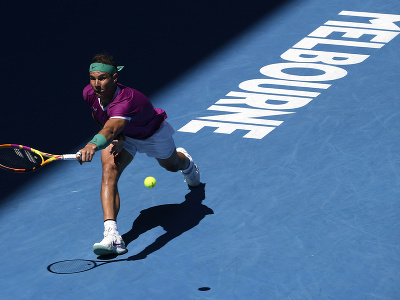 Rafael Nadal postúpil po päťsetovej dráme s Denisom Shapovalovom do semifinále Australian Open