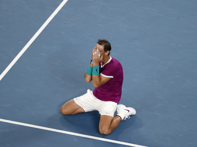 Rafael Nadal oslavuje zisk titulu na Australian Open 