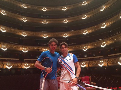 Rafael Nadal si to rozdal s Davidom Ferrerom aj v divadle.