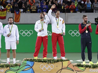 Španielski tenisti Rafael Nadal a Marc López sa stali olympijskými víťazmi vo štvorhre