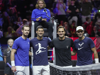 Veľká štvorka na spoločnej snímke pred štartom Laver Cupu - zľava Andy Murray, Novak Djokovič, Roger Federer a Rafael Nadal