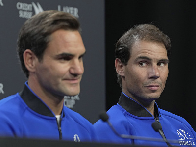 Roger Federer a Rafael Nadal počas tlačovej konferencie pred štartom Laver Cupu