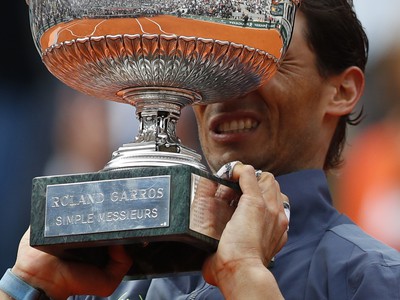 Rafael Nadal s víťaznou trofejou