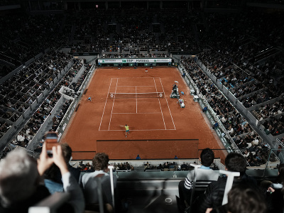 Fanúšikovia sledujú štvrťfinále medzi Novakom Djokovičom a Rafaelom Nadalom