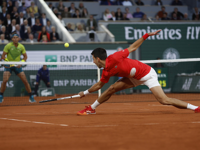 Srbský tenista Novak Djokovič v zápase so Španielom Rafom Nadalom