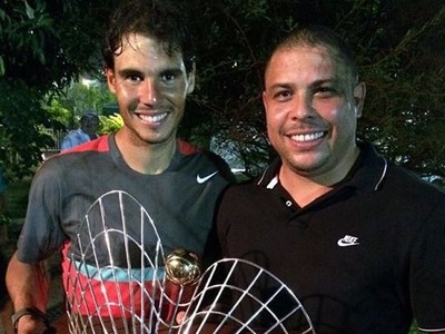 Rafael Nadal (vľavo) oslavoval