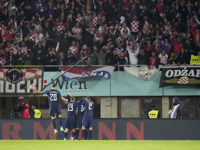 Hráči Chorvátska oslavujú gól v sieti Rakúska
