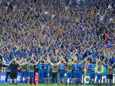 Radosť Islanďanov po postupe do osemfinále
