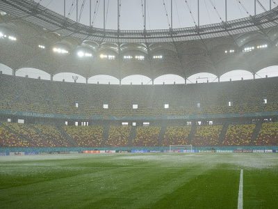 Hustý dážď v Bukurešti znemožnil tréning