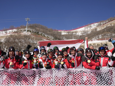 Reprezentanti Rakúska v alpskom lyžovaní sú novými olympijskými šampiónmi v súťaži tímov