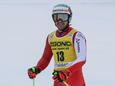 Rakúsky lyžiar Vincent Kriechmayr v cieli zjazdu vo Val Gardene