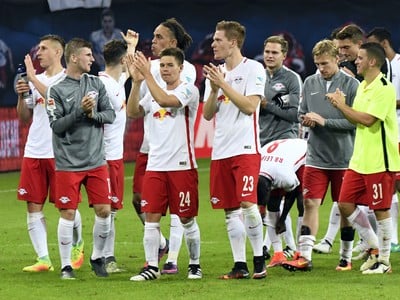 Hráči Lipska ďakujú fanúšikom za podporu 