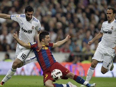 Raul Albiol fauloval Davida